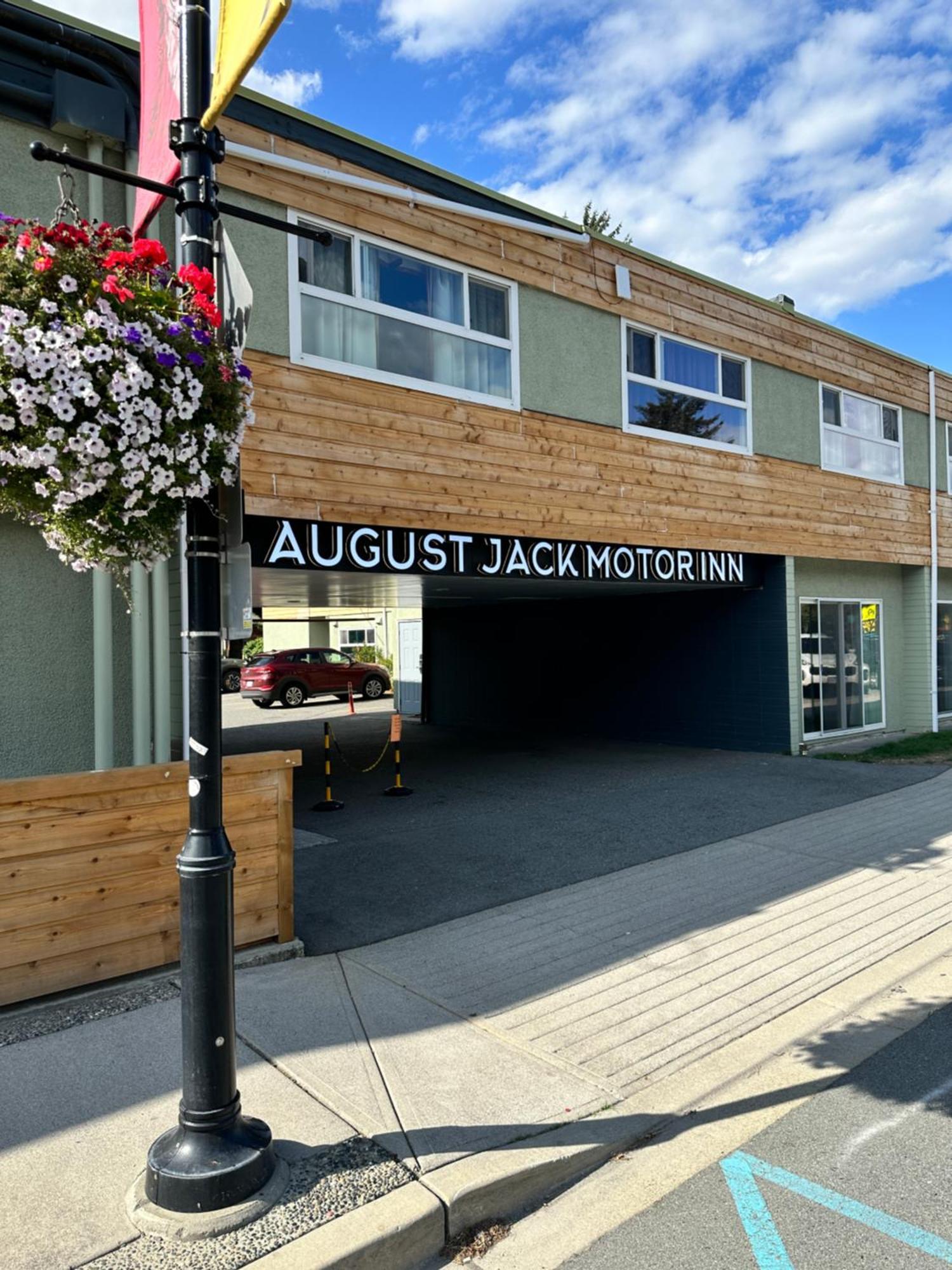 August Jack Motor Inn Squamish Exterior foto