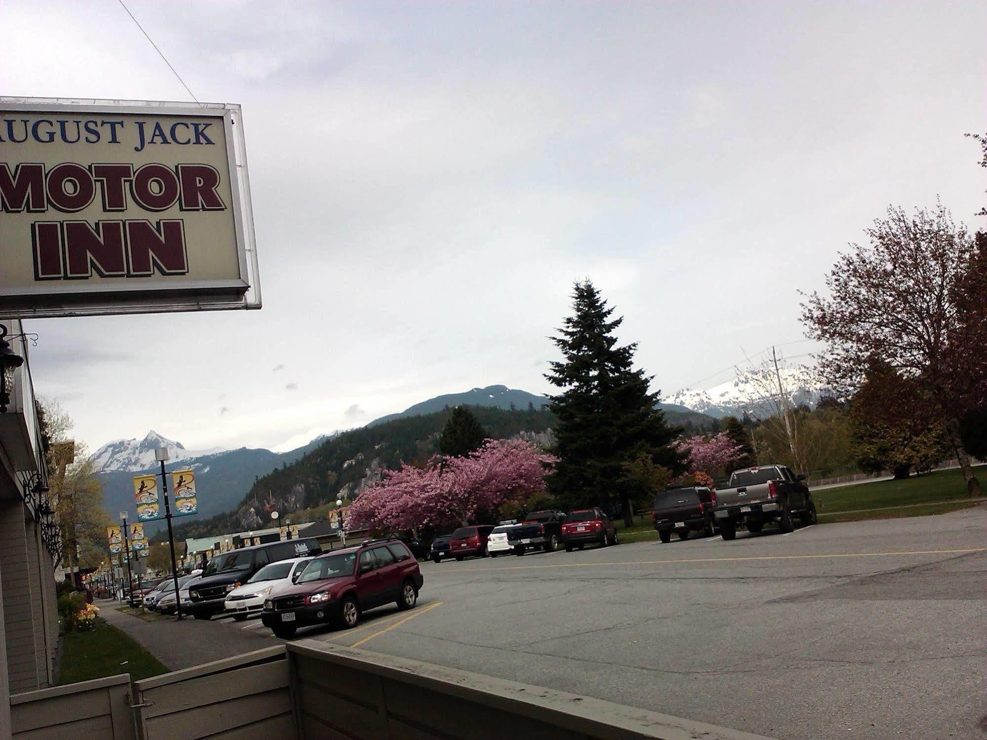 August Jack Inn Squamish Exterior foto