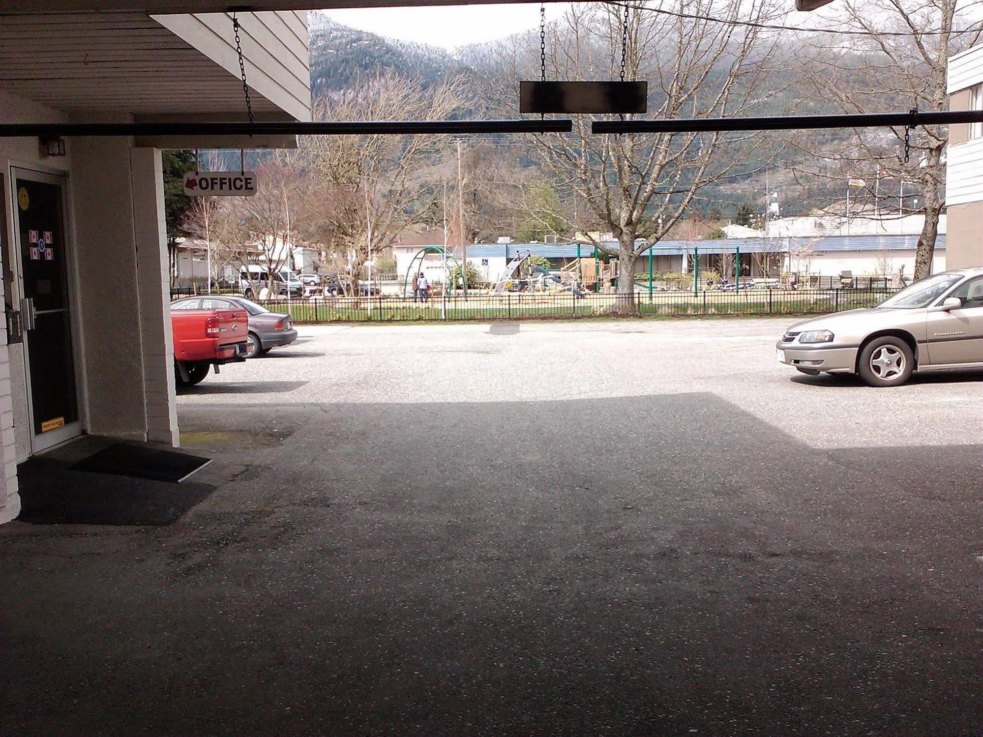 August Jack Inn Squamish Exterior foto