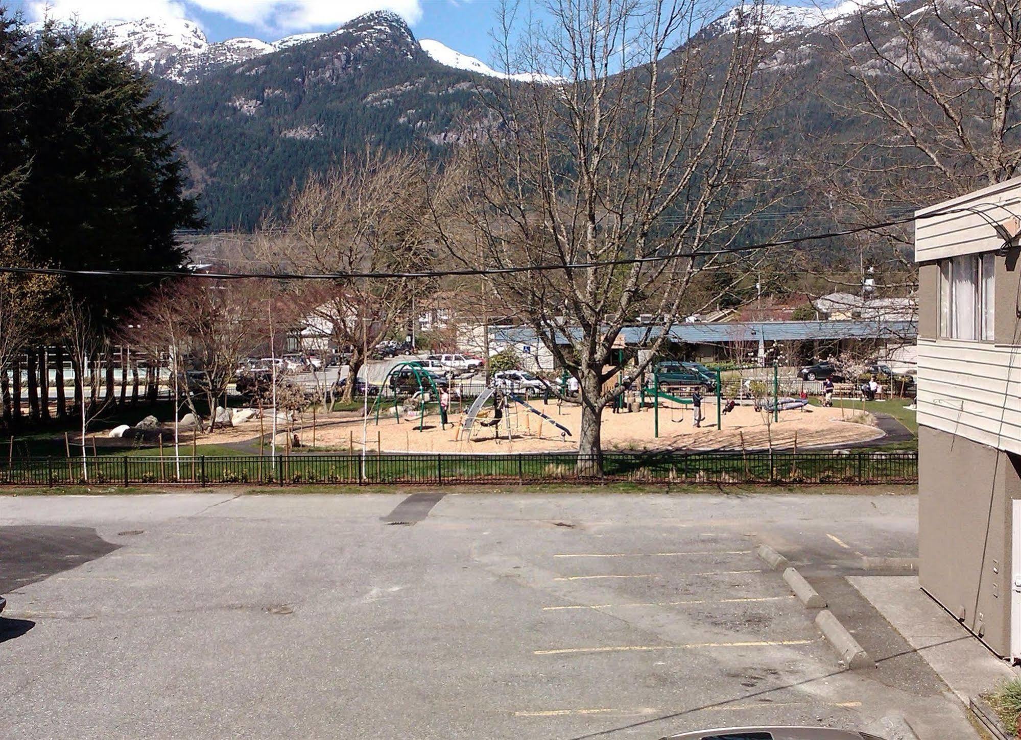 August Jack Inn Squamish Exterior foto